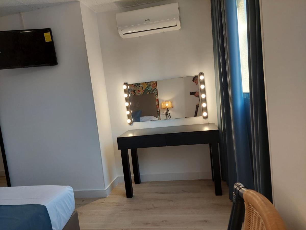 Hostal Garden Rous Paiporta Bagian luar foto