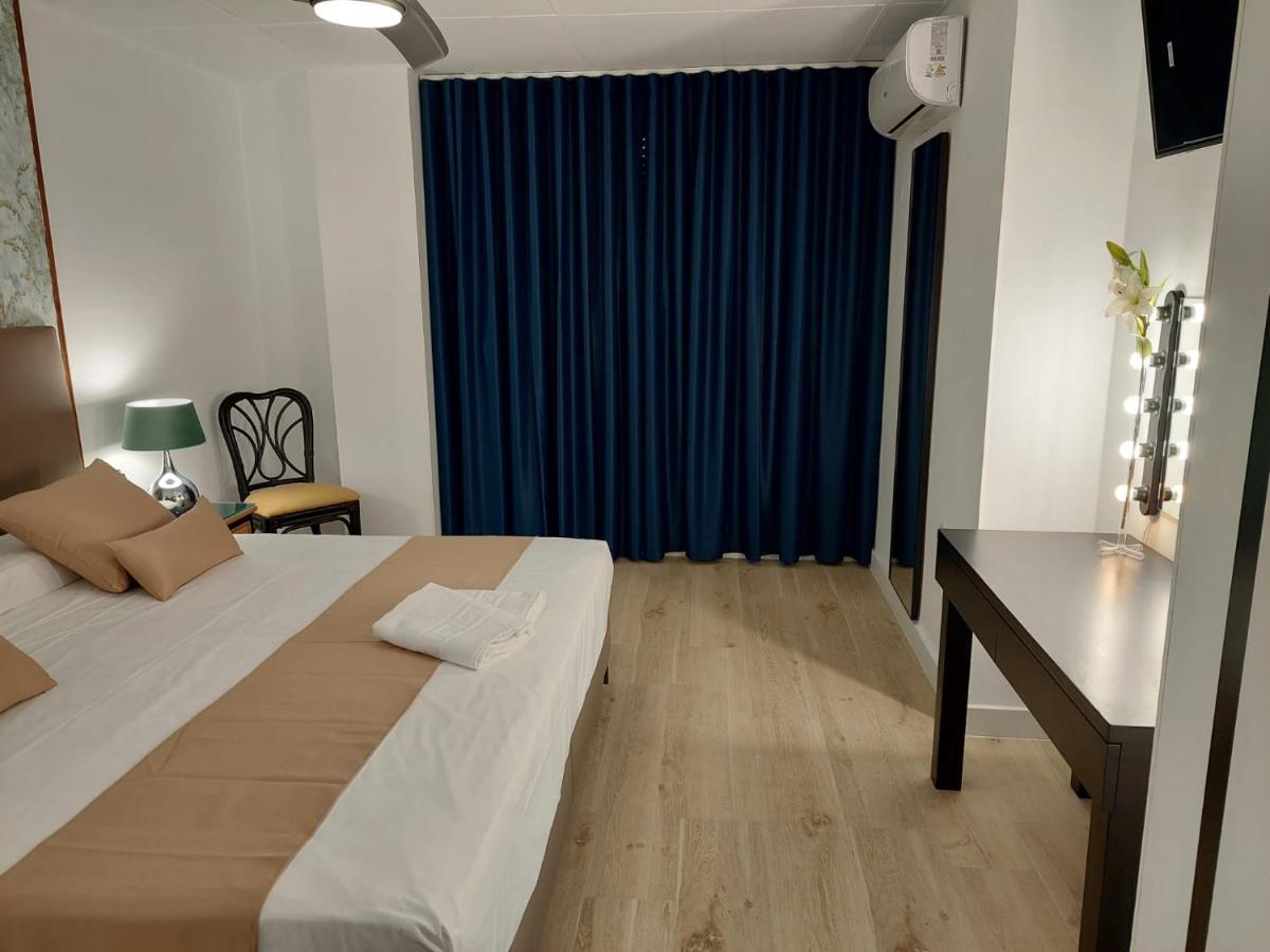 Hostal Garden Rous Paiporta Bagian luar foto