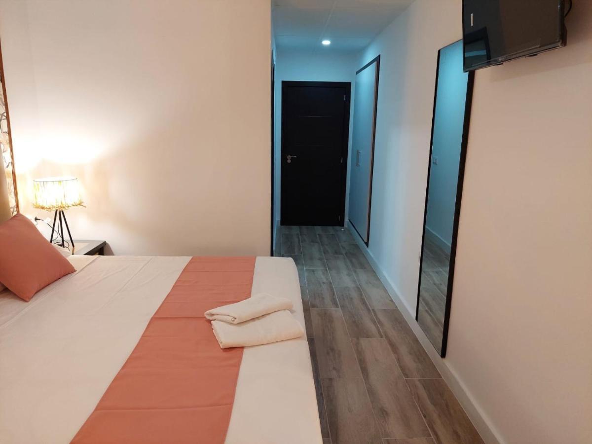 Hostal Garden Rous Paiporta Bagian luar foto