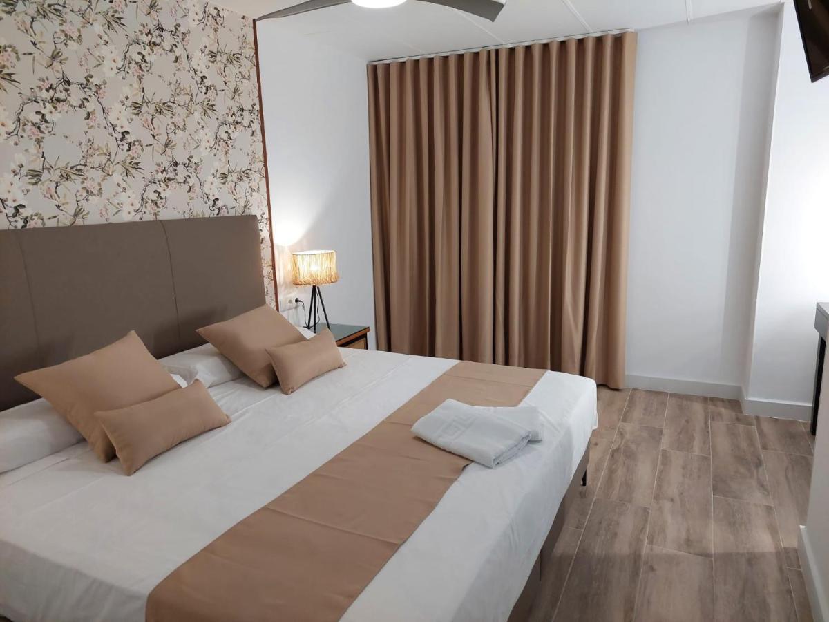 Hostal Garden Rous Paiporta Bagian luar foto
